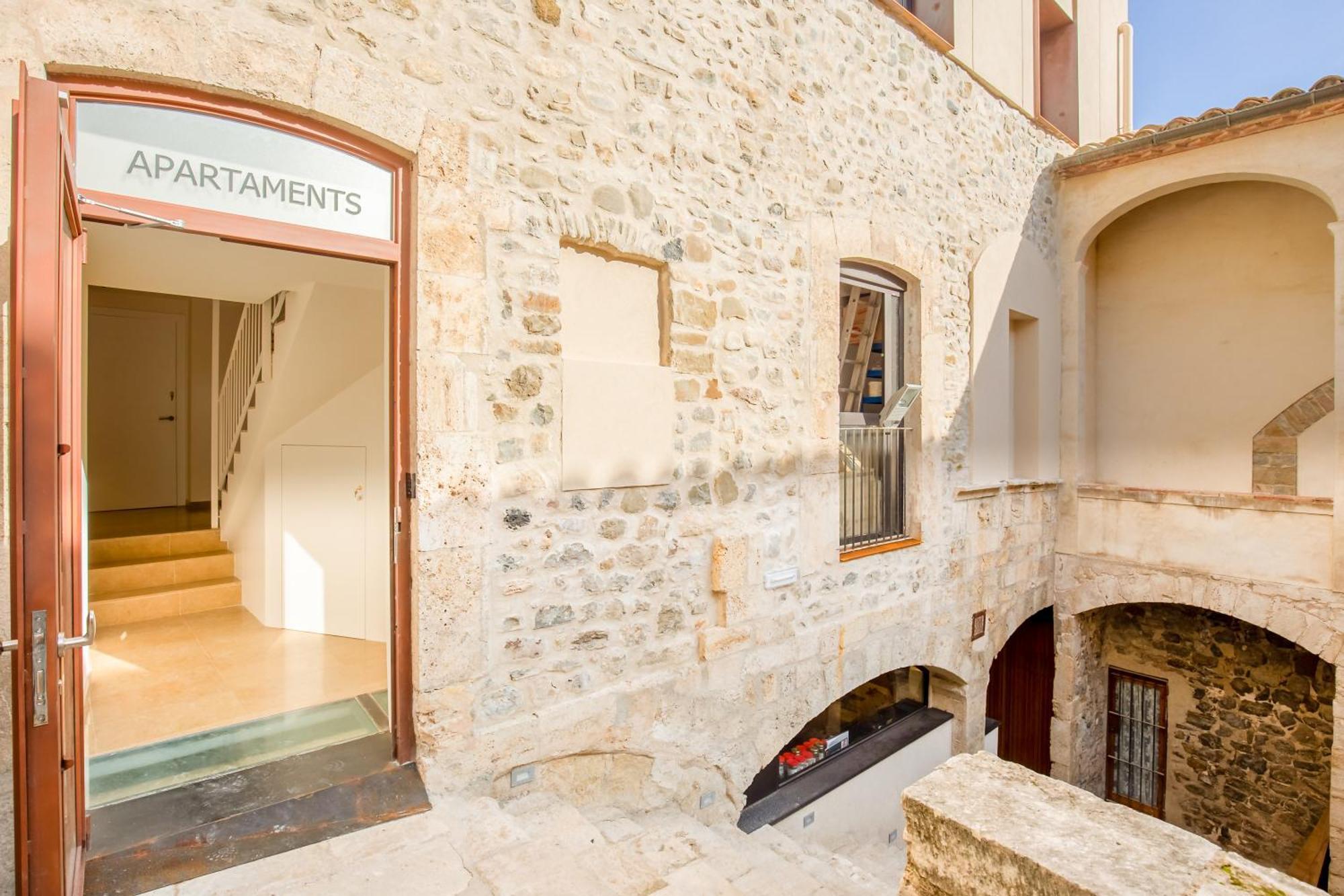 Can Cintet 1 Apartamento En La Plaza De Besalu Luaran gambar