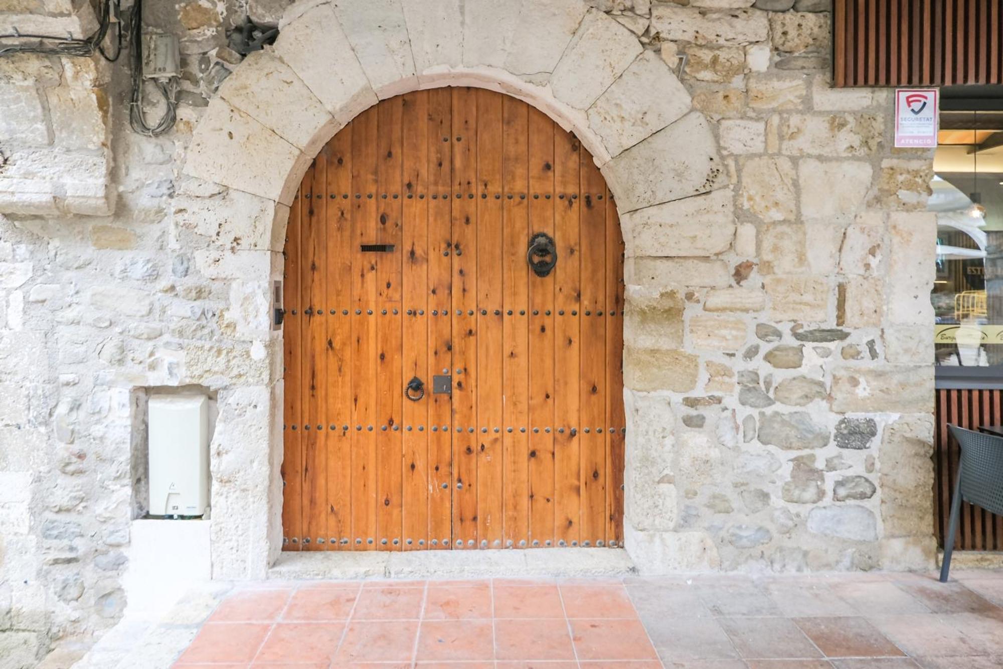 Can Cintet 1 Apartamento En La Plaza De Besalu Luaran gambar